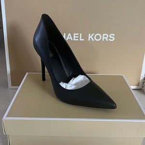 Brand new Michael Kors Keke Pump leather